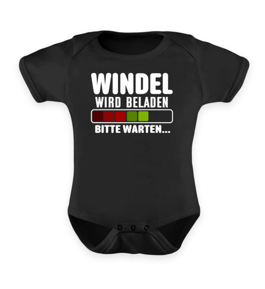 Baby Strampler Windel wird beladen